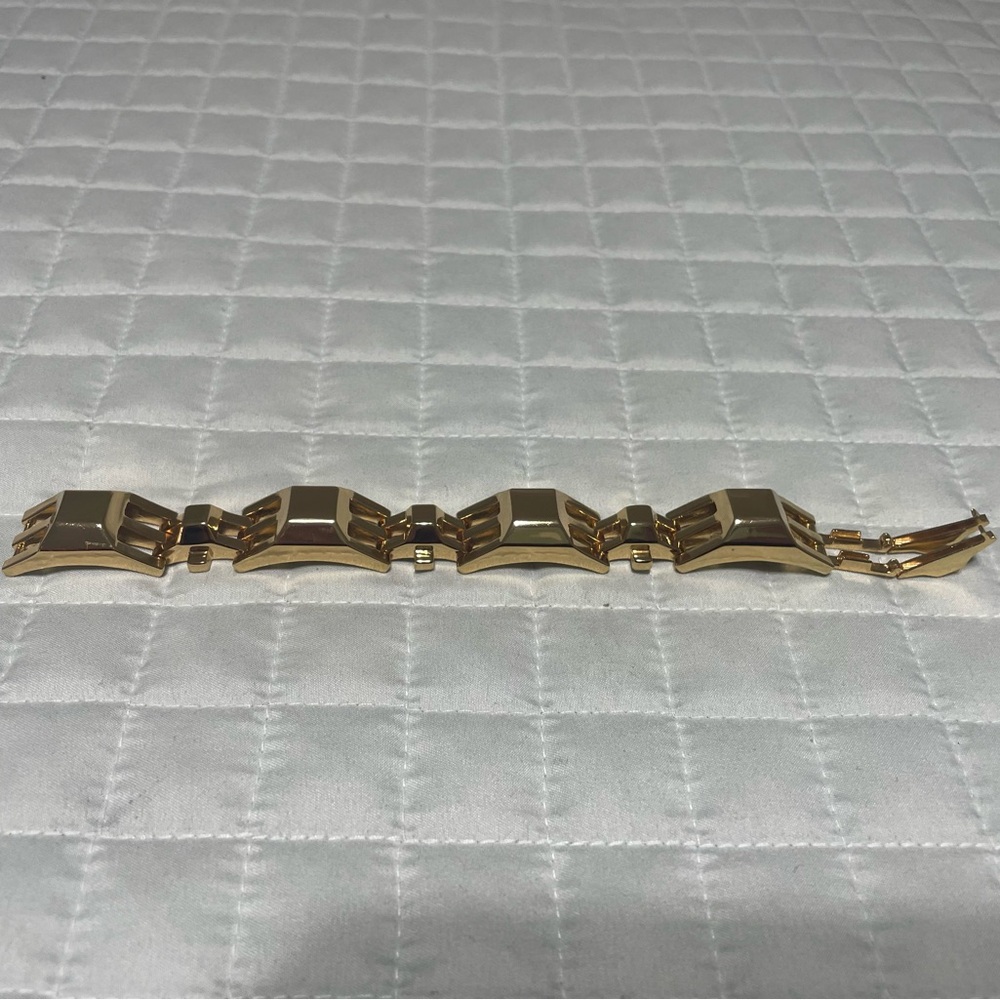 Stella and Dot Gold Tone Bracelet